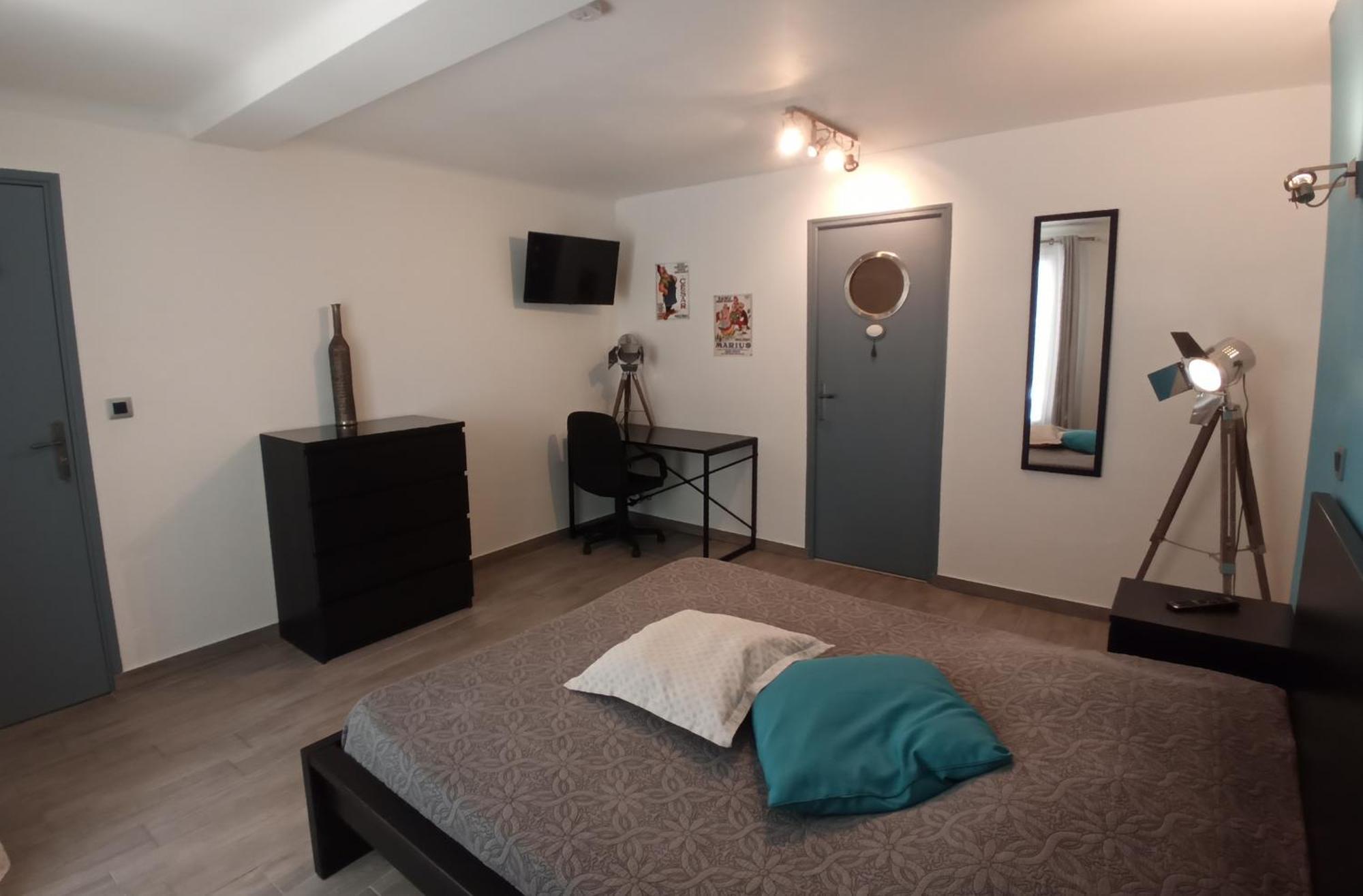 Sur Les Pas De Pagnol Bed & Breakfast Aubagne Room photo